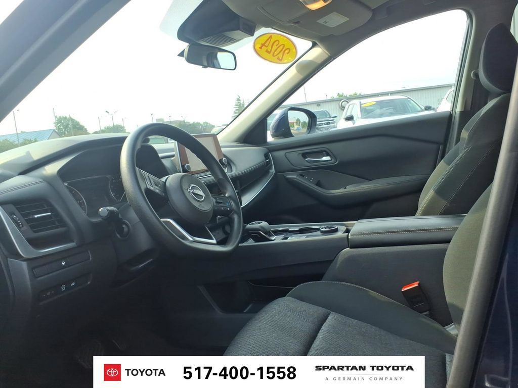 Used 2024 Nissan Rogue SV AWD/4WD image 14