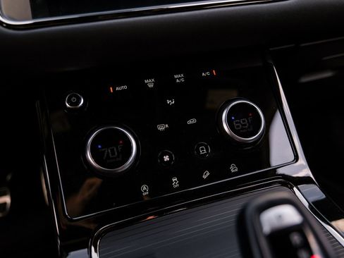 Used 2021 Land Rover Range Rover Evoque R-Dynamic S image 23