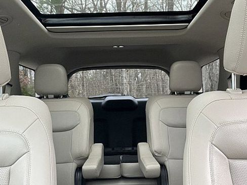 Used 2020 Ford Explorer Limited w/ Class III Trailer Tow Package image 12