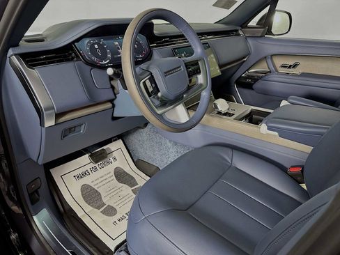 New 2025 Land Rover Range Rover SV image 9
