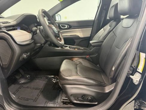 Used 2023 Jeep Compass Limited AWD/4WD image 10