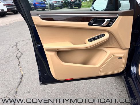 Used 2017 Porsche Macan Turbo image 35