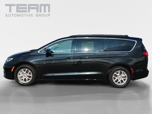 Used 2022 Chrysler Pacifica Touring-L w/ Uconnect Theater Family Group FWD image 4