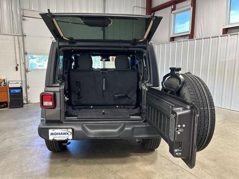 Used 2025 Jeep Wrangler Sport AWD/4WD image 18