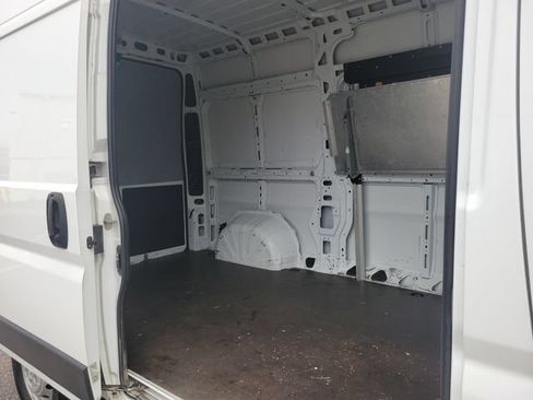 Used 2022 RAM ProMaster 2500 w/ Convenience Group FWD image 22