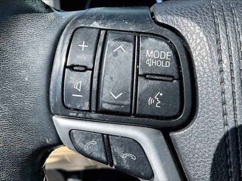 Used 2019 Toyota Highlander Limited image 10