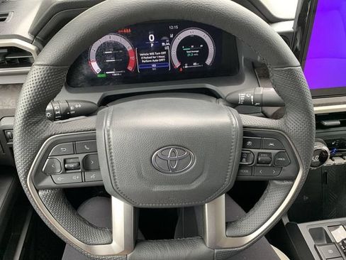 Used 2025 Toyota Tacoma Limited AWD/4WD image 19