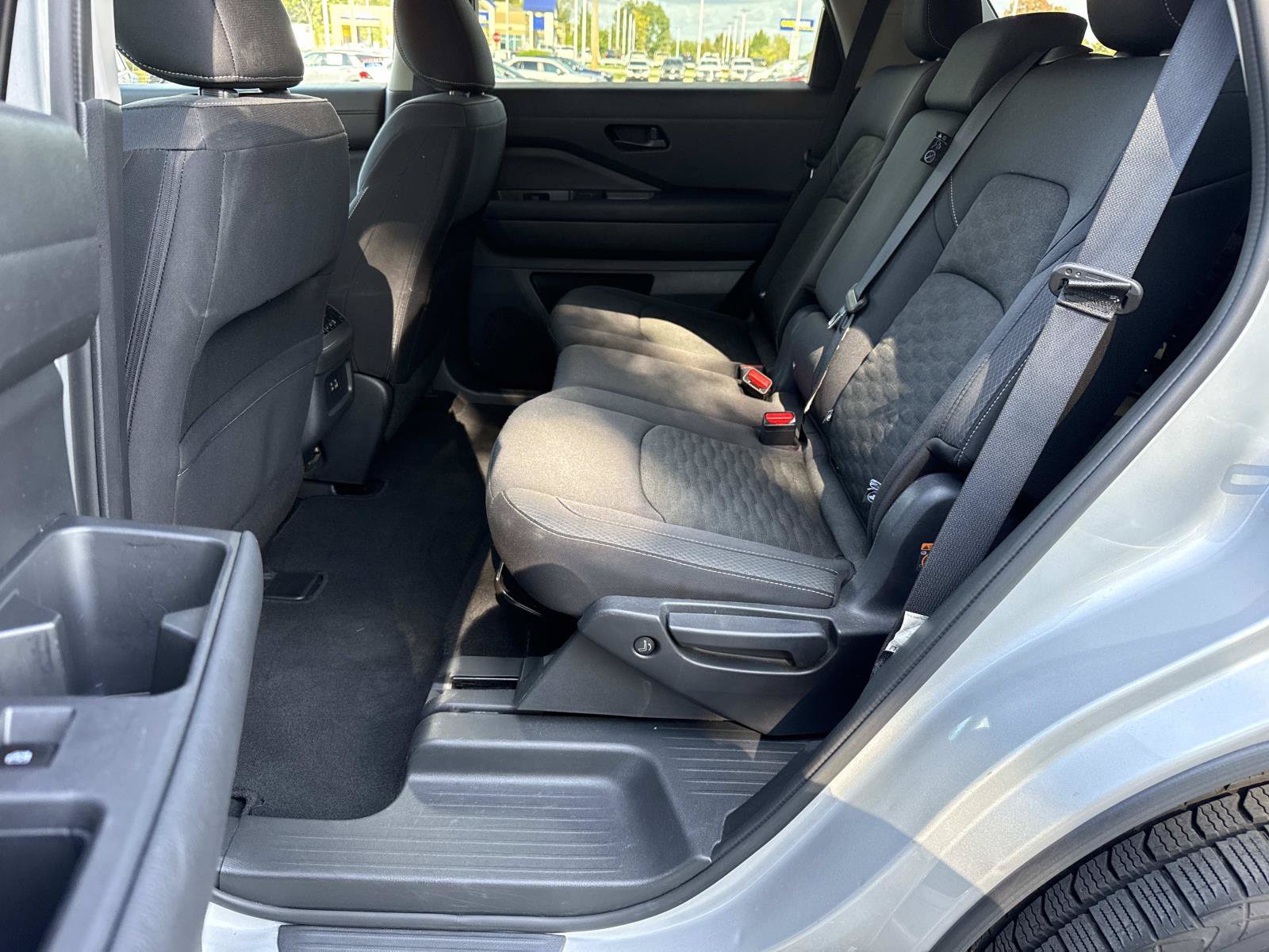 Used 2024 Nissan Pathfinder SV FWD image 28