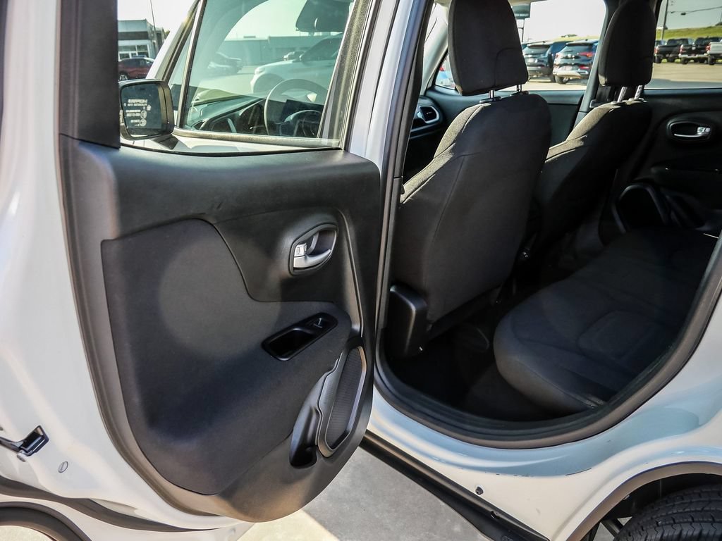 Used 2021 Jeep Renegade Latitude AWD/4WD image 23