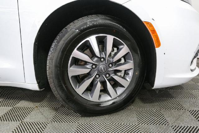 Used 2024 Chrysler Pacifica Limited FWD image 15