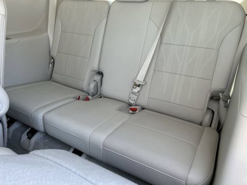 New 2026 Buick Enclave Avenir w/ Super Cruise Package FWD image 36