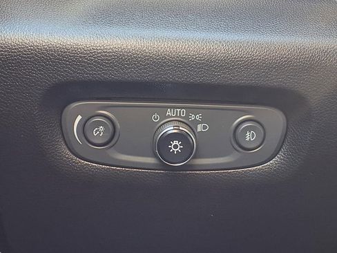 Used 2019 Chevrolet Traverse LT w/ LT Premium Package image 16