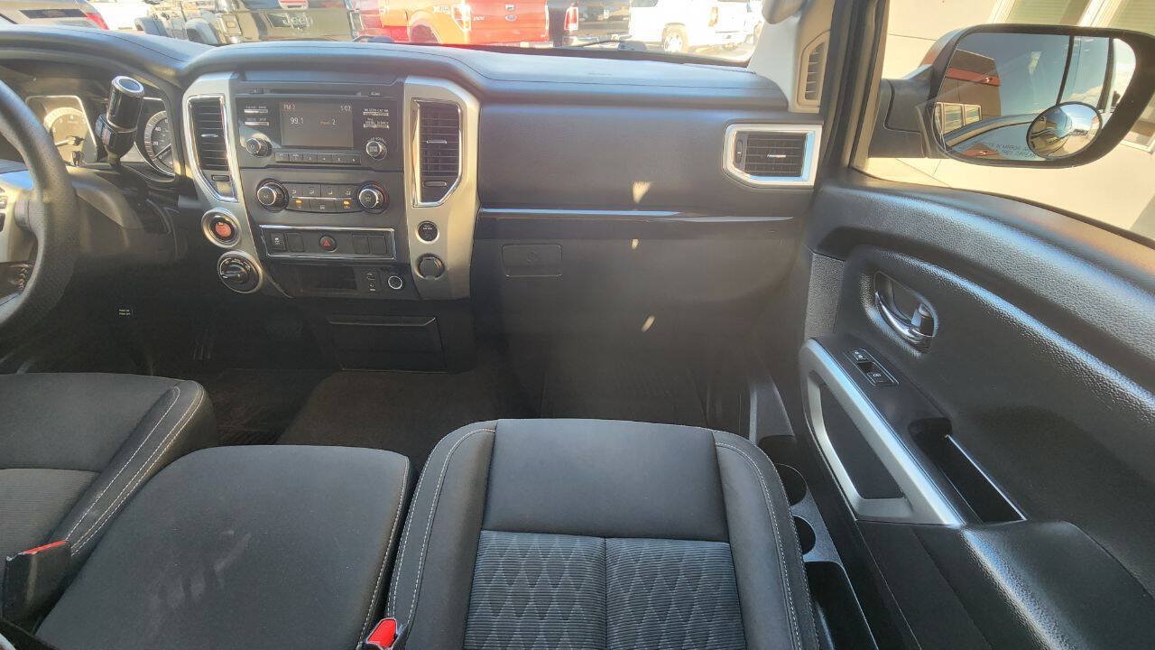Used 2018 Nissan Titan SV AWD/4WD image 16