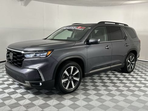 Used 2024 Honda Pilot Touring image 4