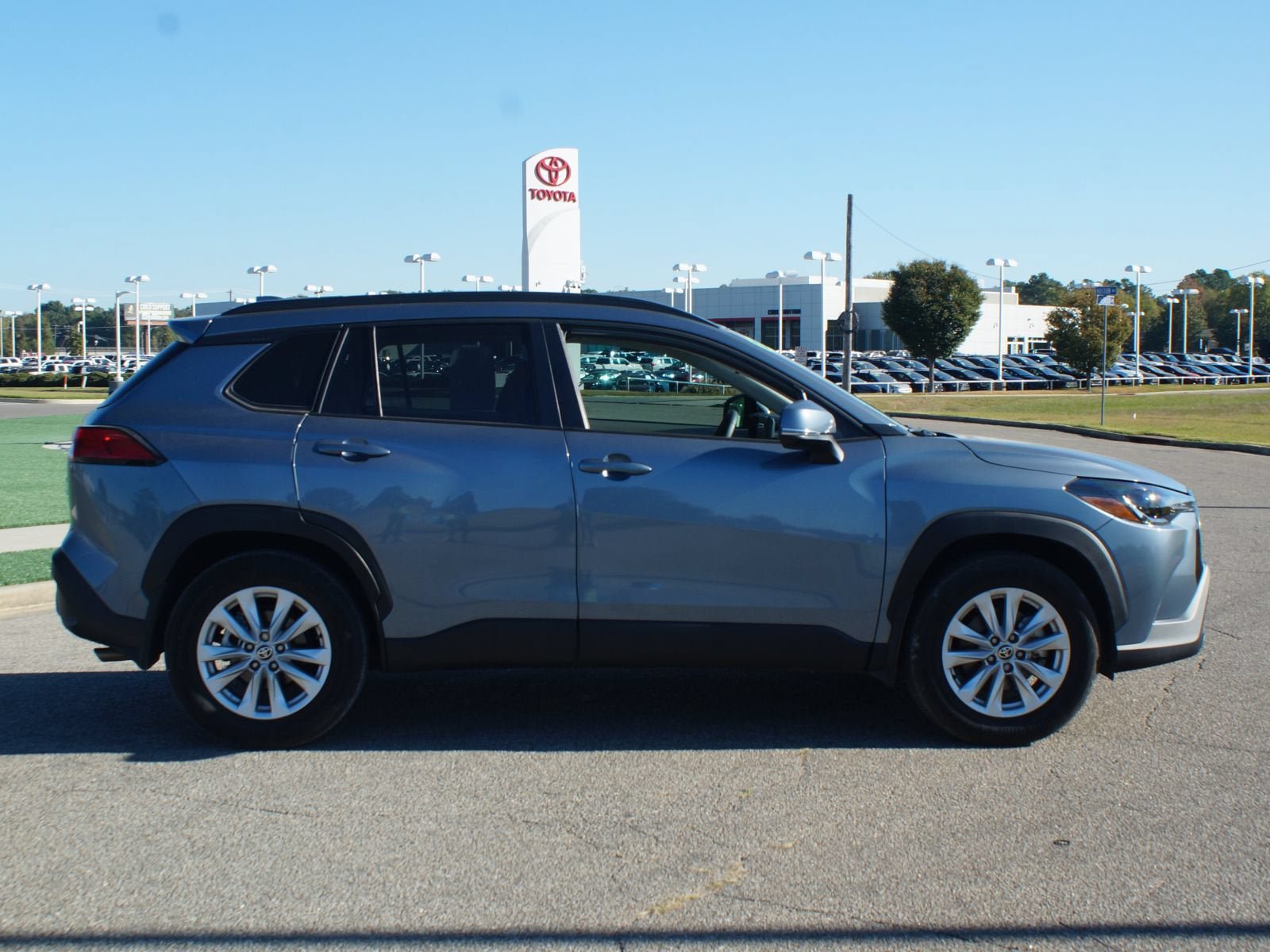 Used 2023 Toyota Corolla Cross LE w/ Moonroof Package AWD/4WD image 20