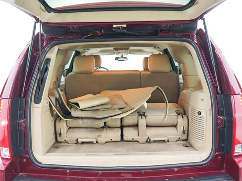 Used 2011 Cadillac Escalade Luxury AWD/4WD image 16