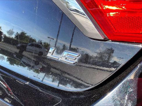 Used 2015 Toyota Camry LE image 9