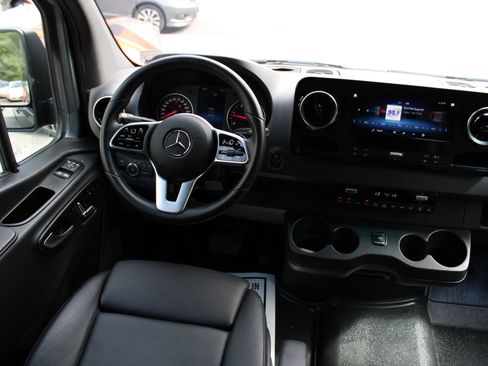 Used 2024 Mercedes-Benz Sprinter 2500 image 10