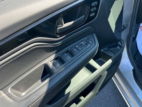 Used 2025 Honda Odyssey Touring image 15