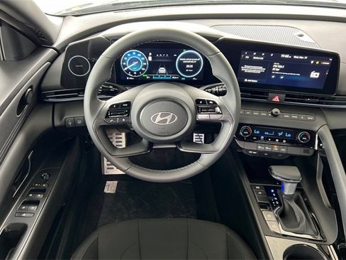 New 2025 Hyundai Elantra SEL image 14