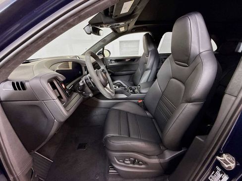 New 2026 Porsche Cayenne GTS image 5