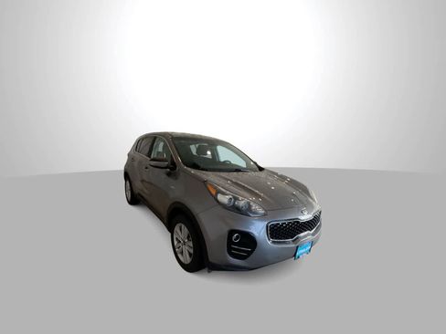 Used 2018 Kia Sportage LX image 2