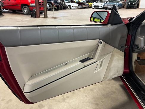 Used 1993 Cadillac Allante FWD image 34