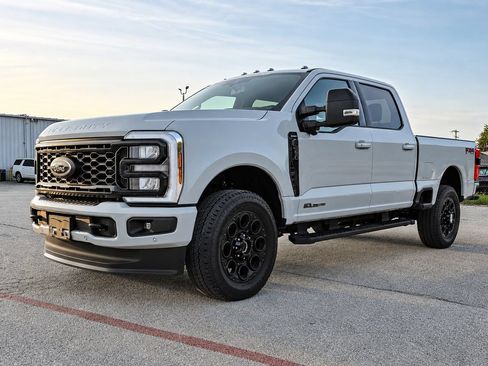 Used 2025 Ford F350 Lariat w/ Lariat Ultimate Package AWD/4WD image 3