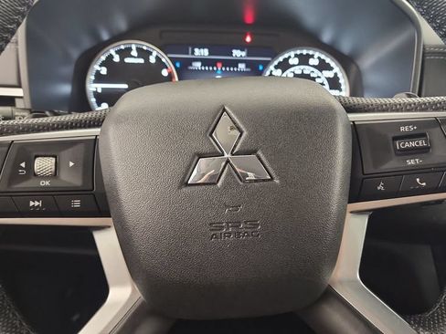Used 2023 Mitsubishi Outlander SE AWD/4WD image 12