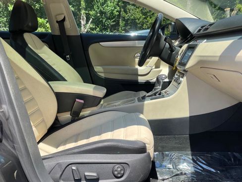 Used 2009 Volkswagen CC Luxury image 37