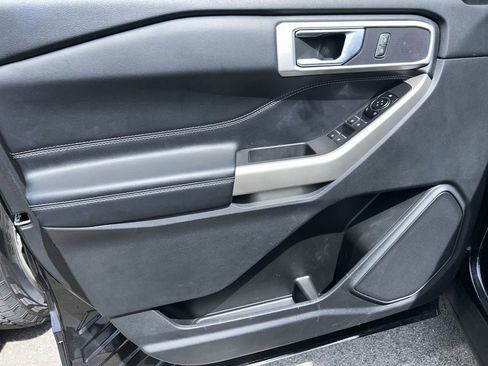 Used 2022 Ford Explorer XLT w/ Equipment Group 202A RWD image 4