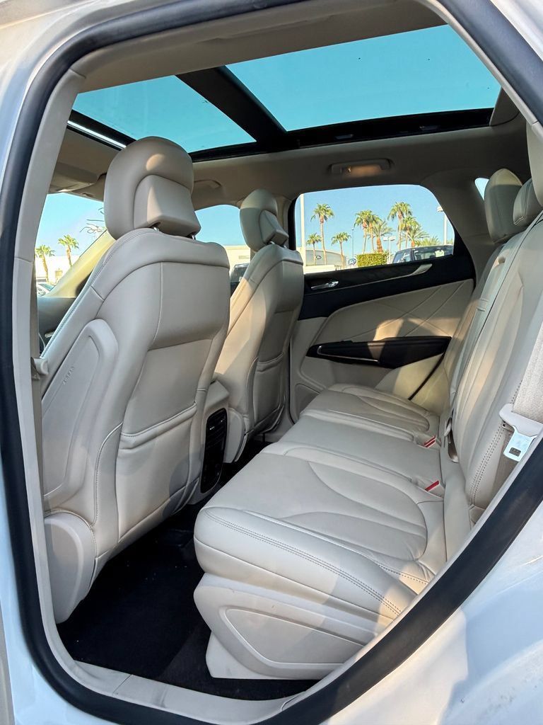 Used 2019 Lincoln MKC Reserve w/ MKC Technology Package FWD image 3