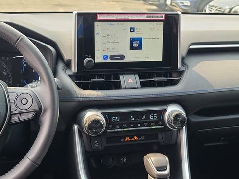 Used 2023 Toyota RAV4 SE image 12