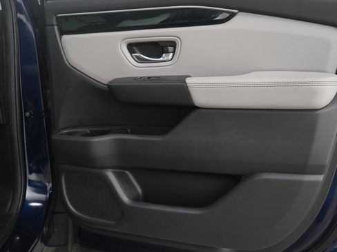 Used 2025 Honda Pilot Touring image 9