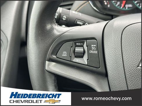 Used 2022 Chevrolet Trax LT w/ LT Convenience Package image 23