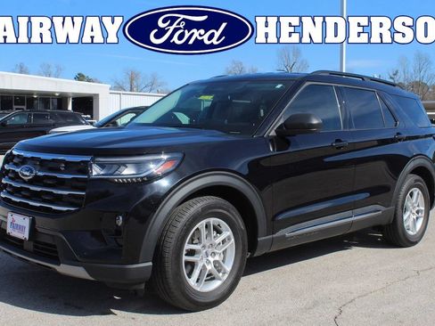 Used 2025 Ford Explorer Active w/ Active Comfort Package RWD image 1