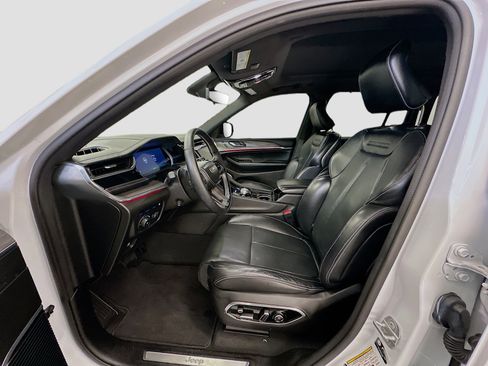 Used 2022 Jeep Grand Cherokee Overland w/ Advanced Protech Group III AWD/4WD image 13