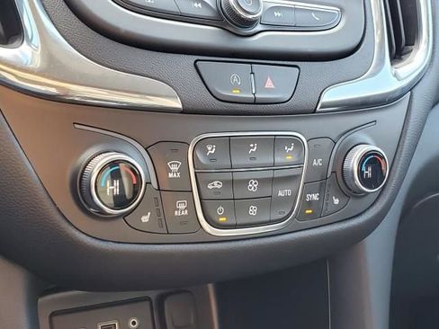 Used 2022 Chevrolet Equinox LT image 23