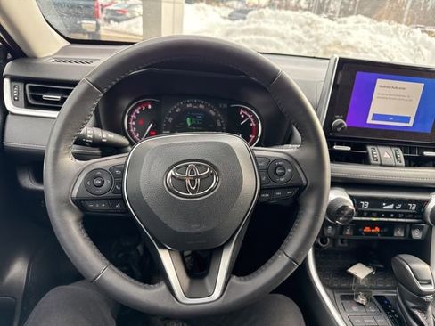 Used 2023 Toyota RAV4 XLE Premium image 14