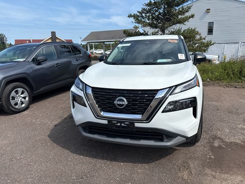 Used 2023 Nissan Rogue S AWD/4WD image 3