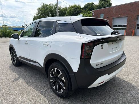 Used 2025 Nissan Kicks SV AWD/4WD image 4