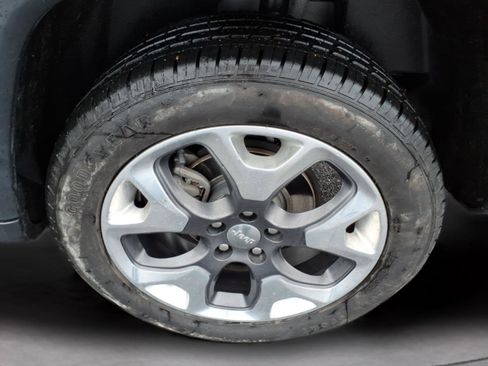 Used 2018 Jeep Compass Limited image 12