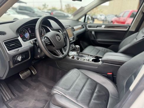 Used 2013 Volkswagen Touareg Hybrid image 8