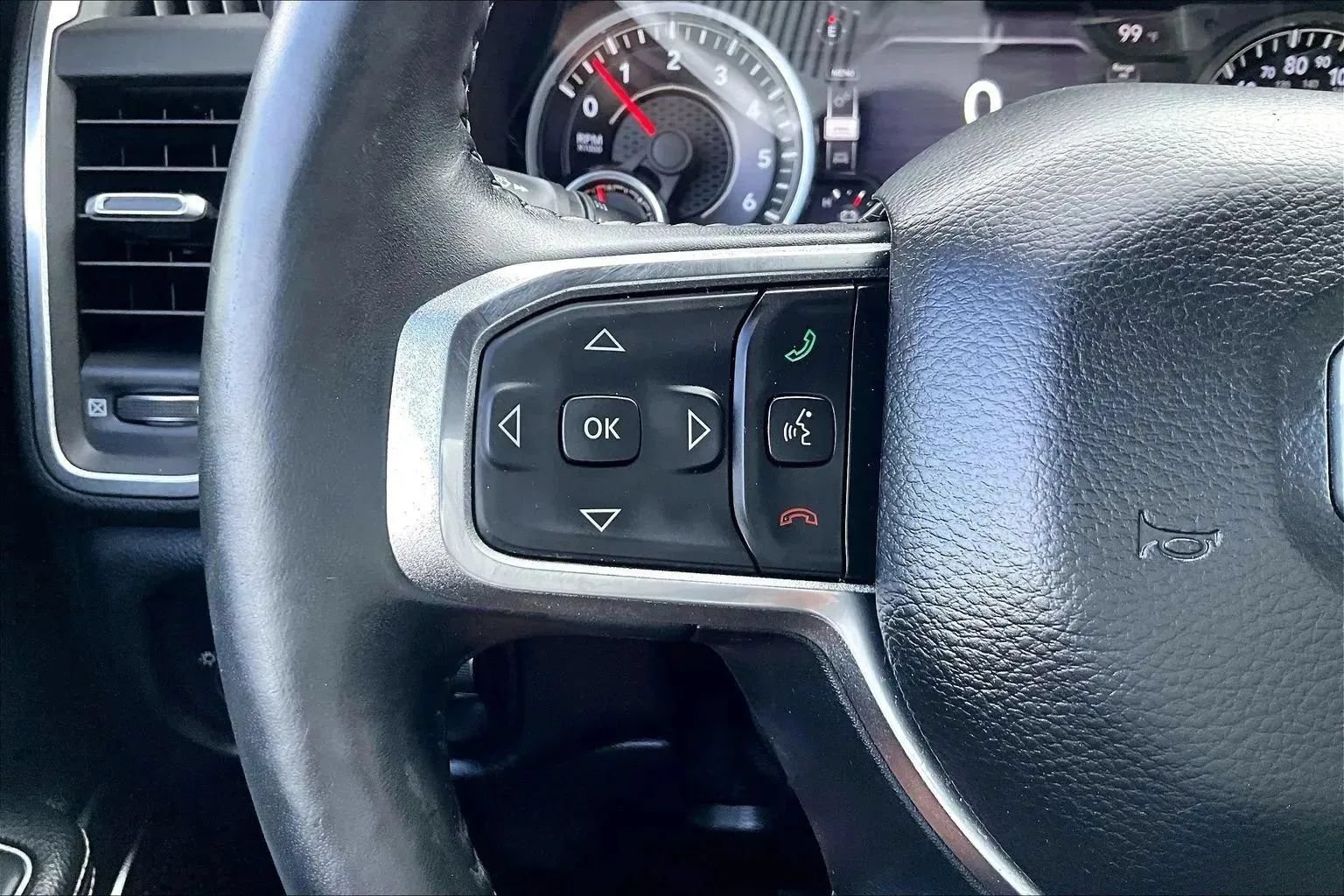 Used 2019 RAM 1500 Laramie AWD/4WD image 19