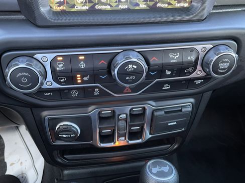 Used 2023 Jeep Wrangler Sport image 23