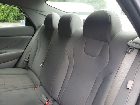 Used 2025 Hyundai Elantra SE FWD image 5