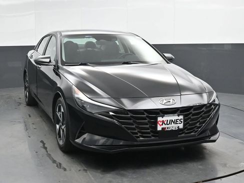 Used 2023 Hyundai Elantra Limited w/ Cargo Package image 5