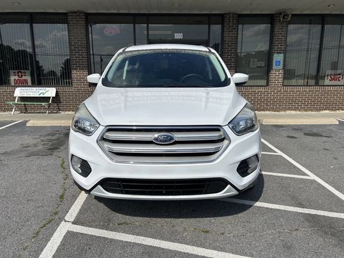 Used 2019 Ford Escape SE image 2
