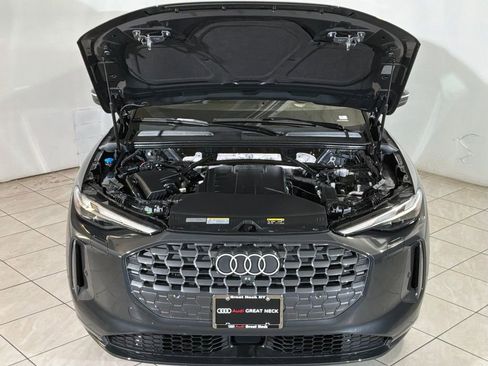 Used 2025 Audi Q5 Premium w/ Convenience Package image 17