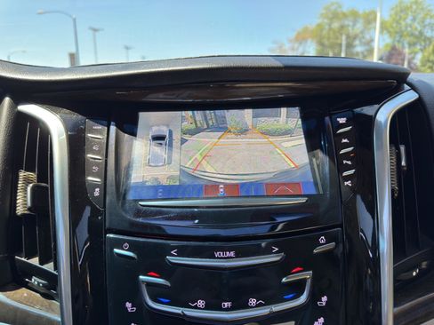 Used 2019 Cadillac Escalade ESV Luxury AWD/4WD image 26